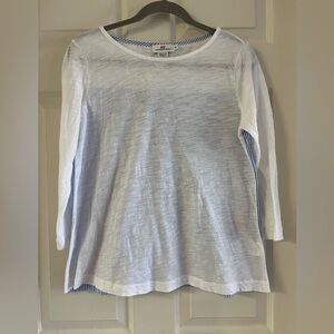 Vineyard Vines white tee with blue & white pinstripes on back. EUC! Size XS